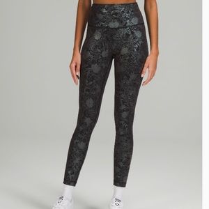 Lululemon. Size 4. Wunder train. 25 inch. Like new